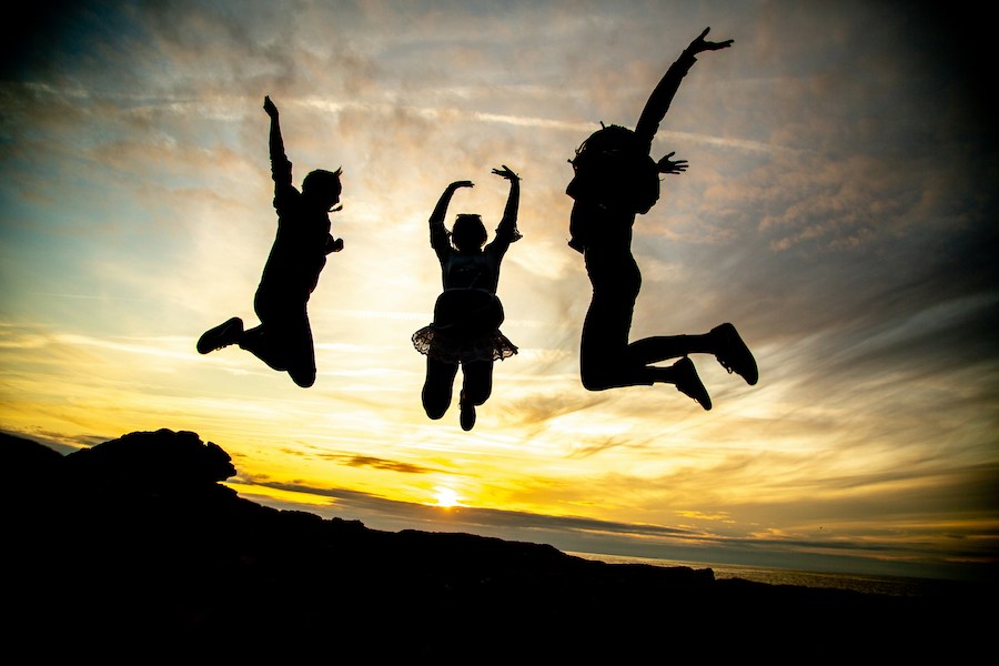happy teenagers | The Peaceful Mind Counseling Center