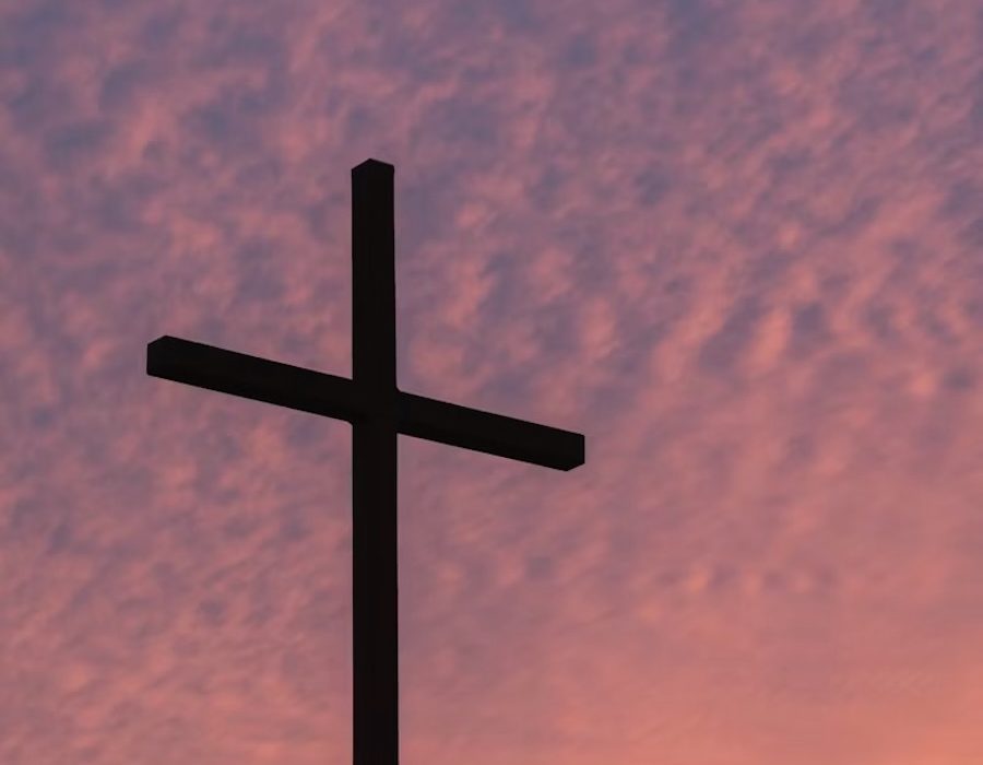cross in sunset representing religious counseling | The Peaceful Mind Counseling Center 