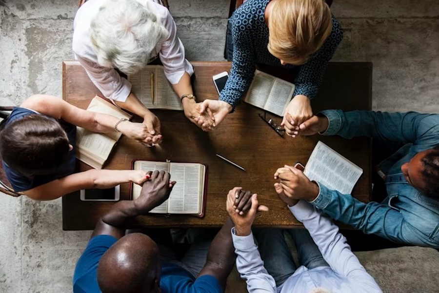 group praying in faith based counseling group| The Peaceful Mind Counseling Center 